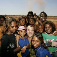 Kids op een airstrip
